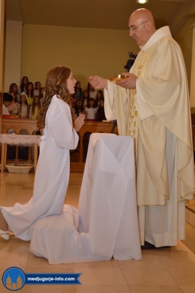 prva-sveta-pricest-u-medugorju_20.jpg