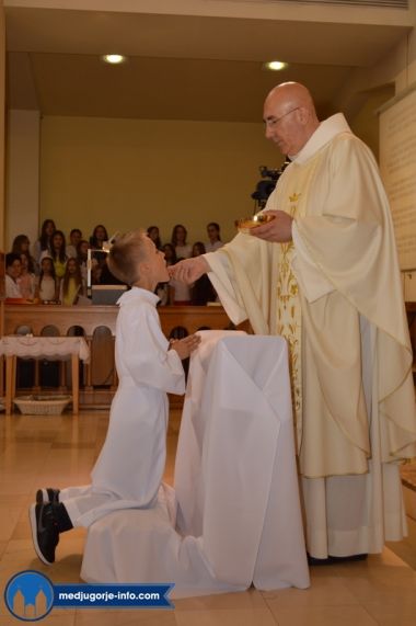 prva-sveta-pricest-u-medugorju_21.jpg
