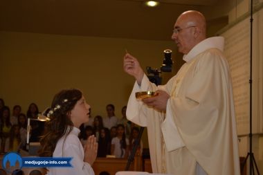prva-sveta-pricest-u-medugorju_25.jpg