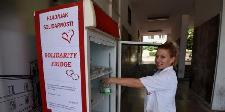 U Zadru postavljen prvi hladnjak solidarnosti