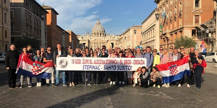 Poruka vjernika iz Slavonskog Broda Papi Franji: Stepinac - Santo Subito!