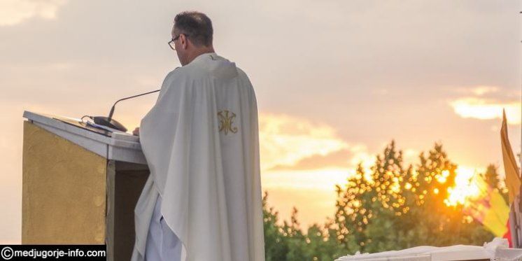 Fra Marinko Šakota na misi u Međugorju: Neka se naše ruke otvore kao što su se otvorile ruke milosrdnoga oca prema sinu koji se vratio.