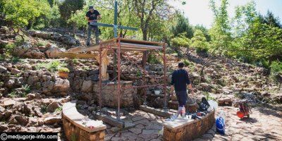 LAVORI INTORNO ALLA CROCE BLU