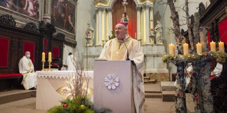 Snažna uskrsna poruka biskupa Petanjaka: Kad izgubimo sve što smo smatrali sigurnim i obuzmu nas strahovi, približuje nam se Neznanac koji nas poznaje u dušu