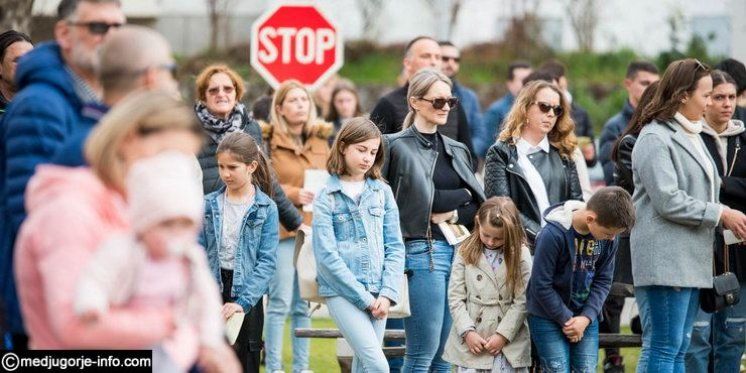 Veliki broj vjernika na molitvi krunice Božjega milosrđa u Čitluku