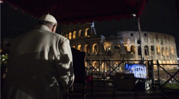 Papa na Vazmenom bdjenju: Podignimo pogled, skinimo veo gorčine i tuge s očiju, otvorimo se Božjoj nadi!