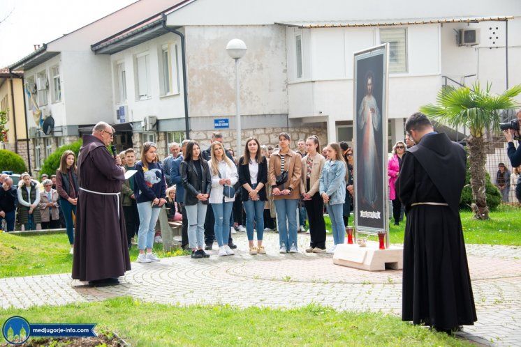 ČITLUK: BLAGOSLOV SLIKE MILOSRDNOG ISUSA, POSVETA BROTNJA I MOLITVA KRUNICE BOŽANSKOG MILOSRĐA