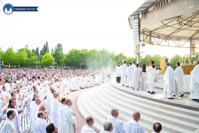 Brojni vjernici na uočnici 41. obljetnice Gospinih ukazanja: MEĐUGORJE JE TAJNA KOJU NIKAKVE LJUDSKE KOMISIJE NE MOGU ODGONETNUTI