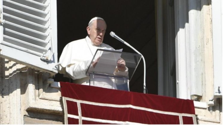 Papa u Angelusu: U najružnijim trenucima, u trenucima najveće tame, u oluji, zazvati Isusa i primiti Isusa