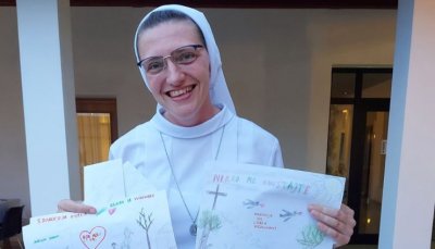 Papinska misijska djela pozivaju na pisanje pisama misionarima ili djeci u svijetu