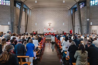 Biskup Pero Sudar krizmao 67-ero Hrvata u Švicarskoj: Nikada nemojte zaboraviti odakle ste došli