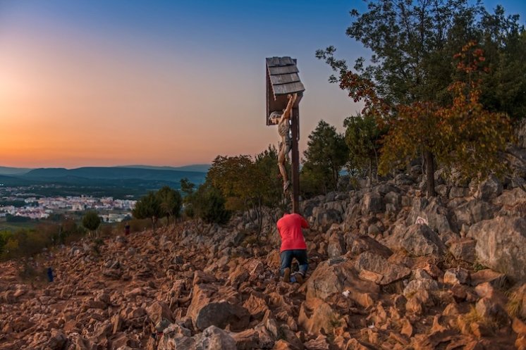 ZAŠTO SE VJEROM U ISUSOVO USKRSNUĆE SVE MJENJA?