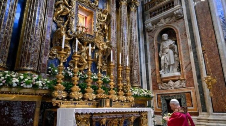 Papa u molitvi pred ikonom Salus Populi Romani: Utješi one koji su bez doma i zaštite