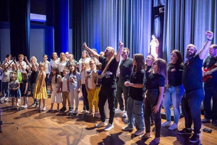 Održana prva dvoranska večer slavljenja i molitve u Oroslavju