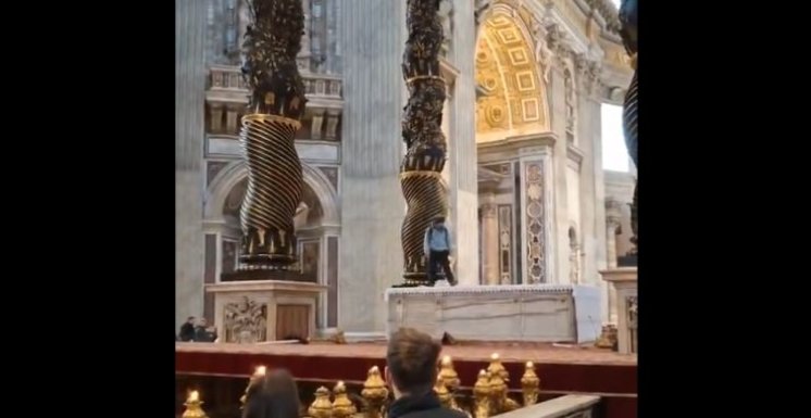 Čin zadovoljštine u srcu Katoličke Crkve nakon šokantnog oskvrnuća oltara