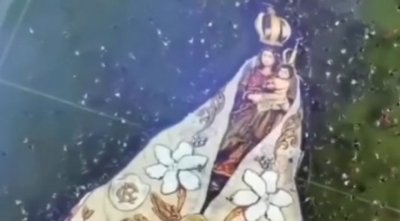 VIDEO Navijači razvili veliku zastavu Gospe na terenu nakon velikog slavlja