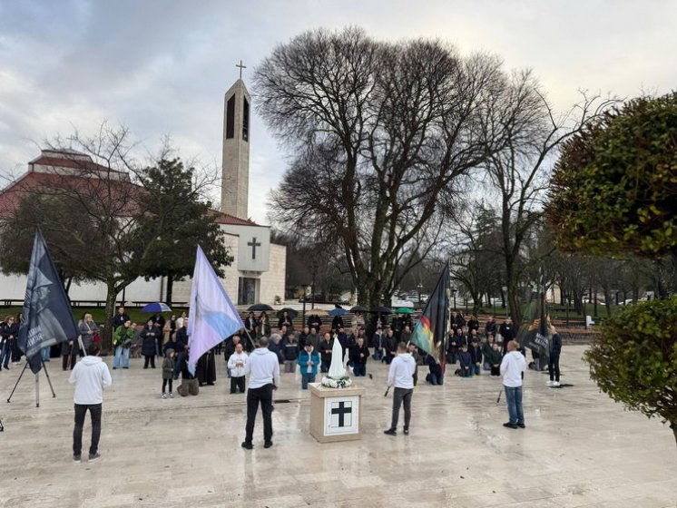 FOTO Održana prva javna molitva krunice Marijinih ratnika u Ljubuškom