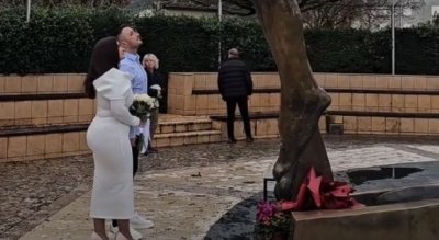 VIDEO Mladenci u Međugorju otišli najprije zagrliti Uskrslog Krista