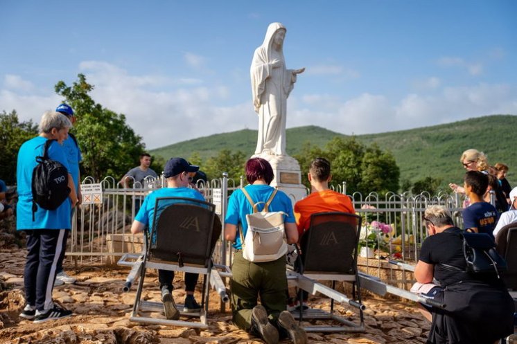 BITI SVET ZNAČI BITI DRUGAČIJI OD DRUGIH