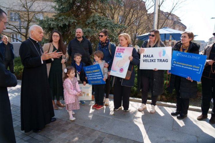 Američki nadbiskup blagoslovio molitelje inicijative &bdquo;40 dana za život&ldquo;