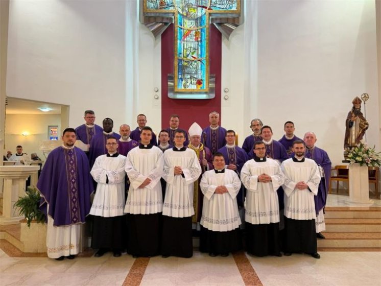 Šestorica bogoslova primljeni među kandidate za sveti red đakonata i prezbiterata