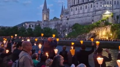 Marijanska procesija sa svijećama u Lurdu