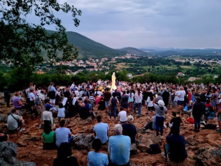NAJVEĆA DUHOVNA PRIČA SVIH VREMENA Tajna Međugorja nakon 45 godina: Zašto milijuni i dalje dolaze na hercegovački kamen?