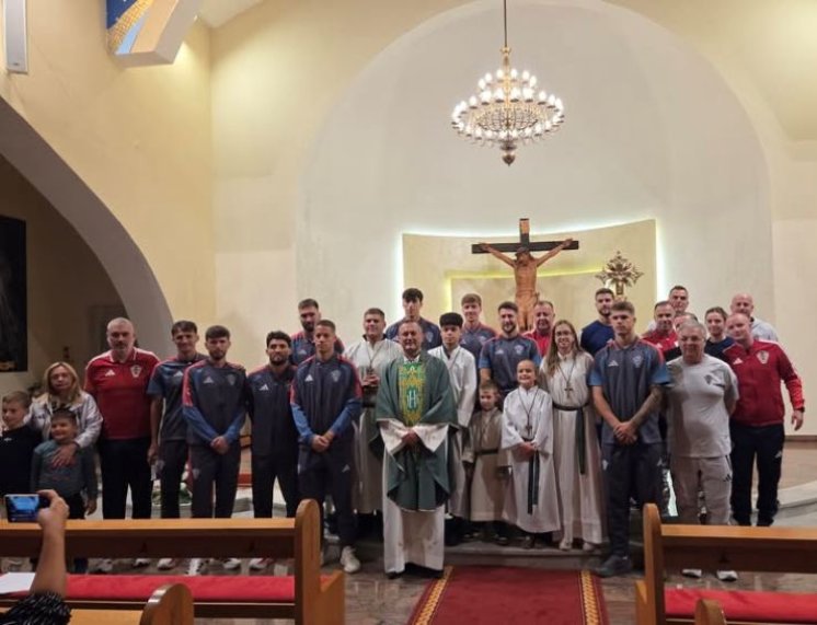 Nakon teškog poraza Vatreni otišli pred Boga: Dočekao ih pljesak, ne osuda
