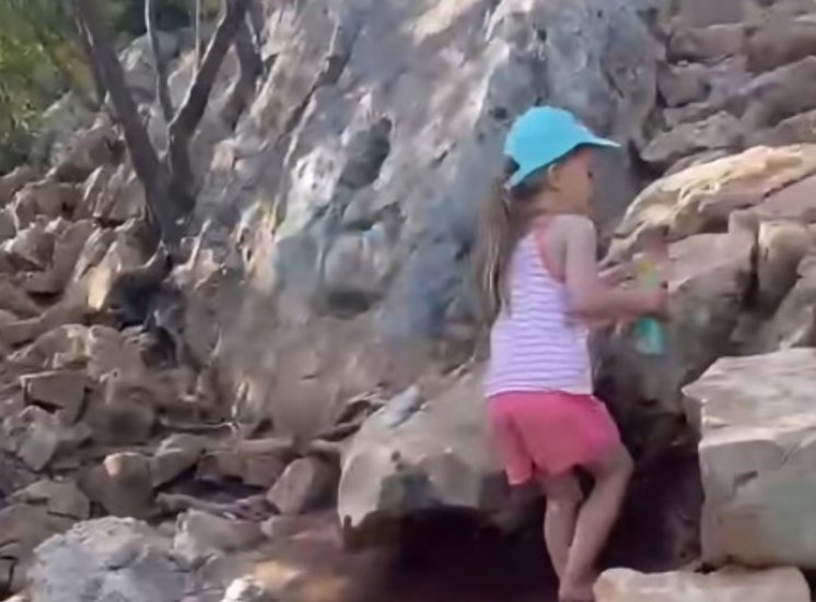 VIDEO Djevojčica krenula bosa na Križevac za ozdravljenje oca Ante
