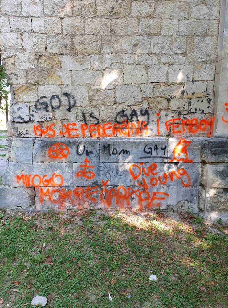 crkva-grafiti-bihac-1.jpg
