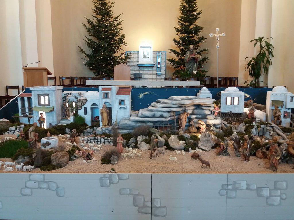 postavljene-jaslice-u-medugorskoj-crkvi-2.jpg